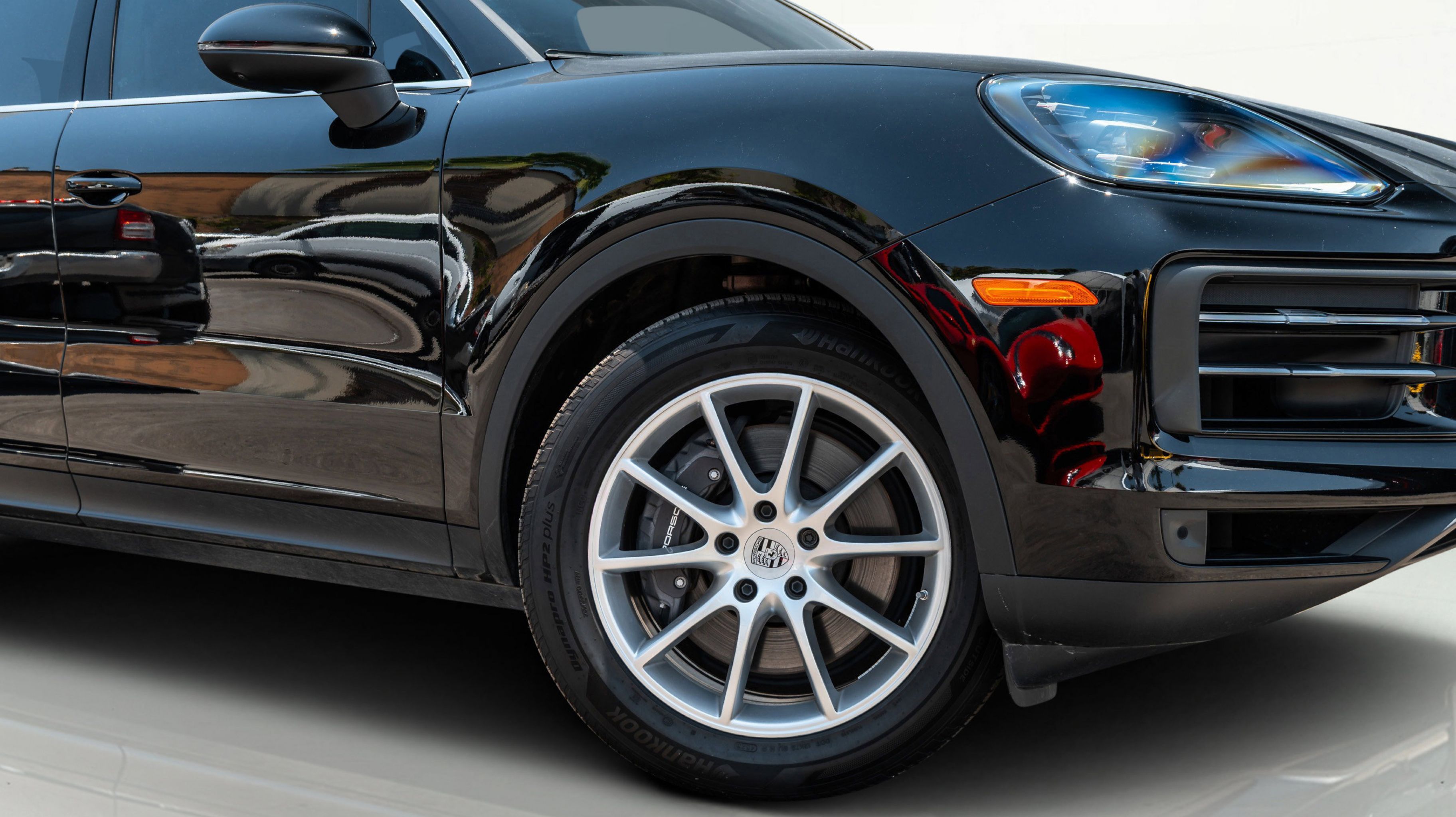 2024 Porsche Cayenne photo 3