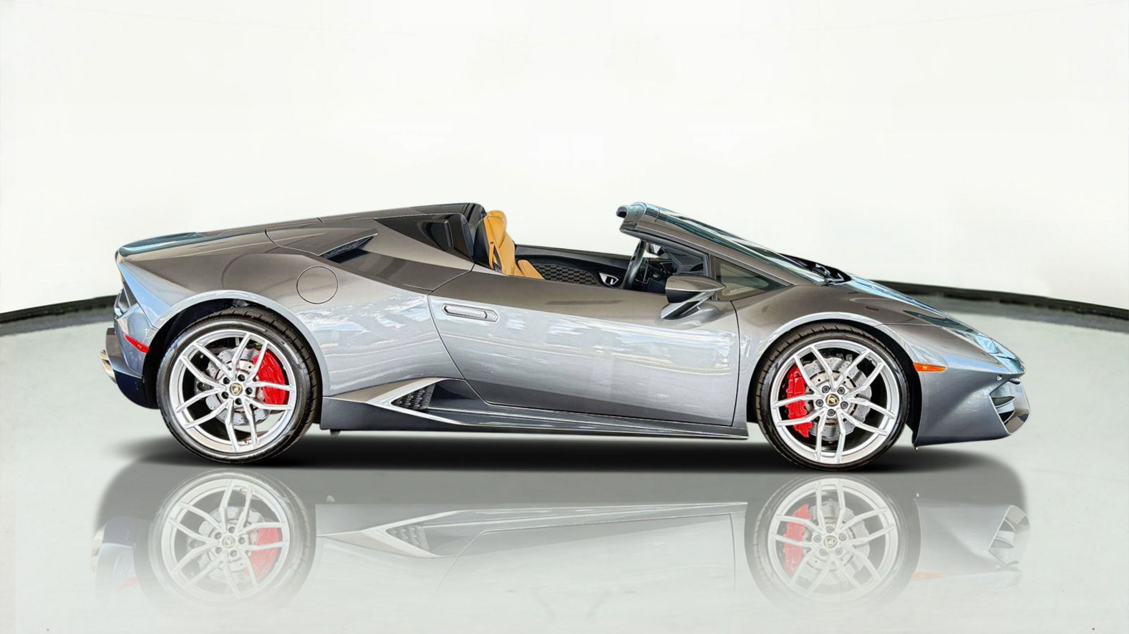 2018 Lamborghini Huracan LP 580-2 Spyder photo 2