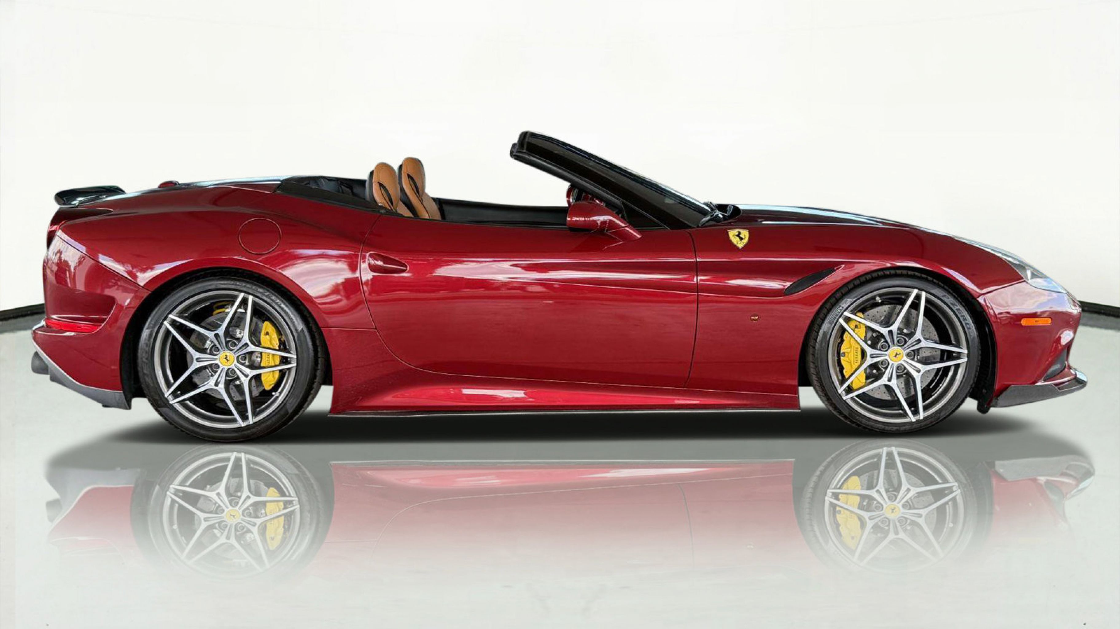 2017 Ferrari California T photo 2