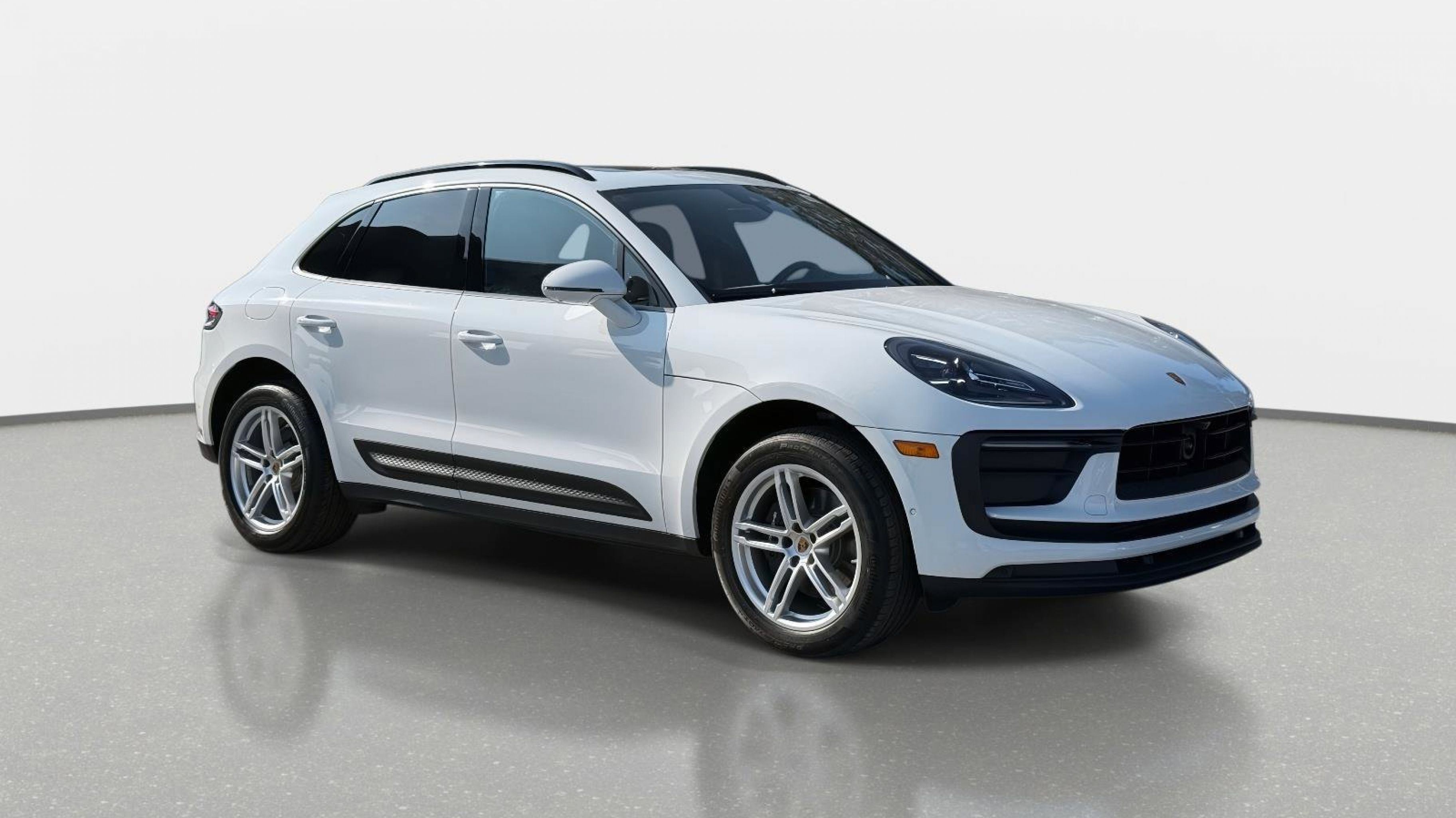 2022 Porsche Macan Base's photo