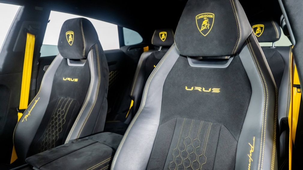 2023 Lamborghini Urus Performante photo 3