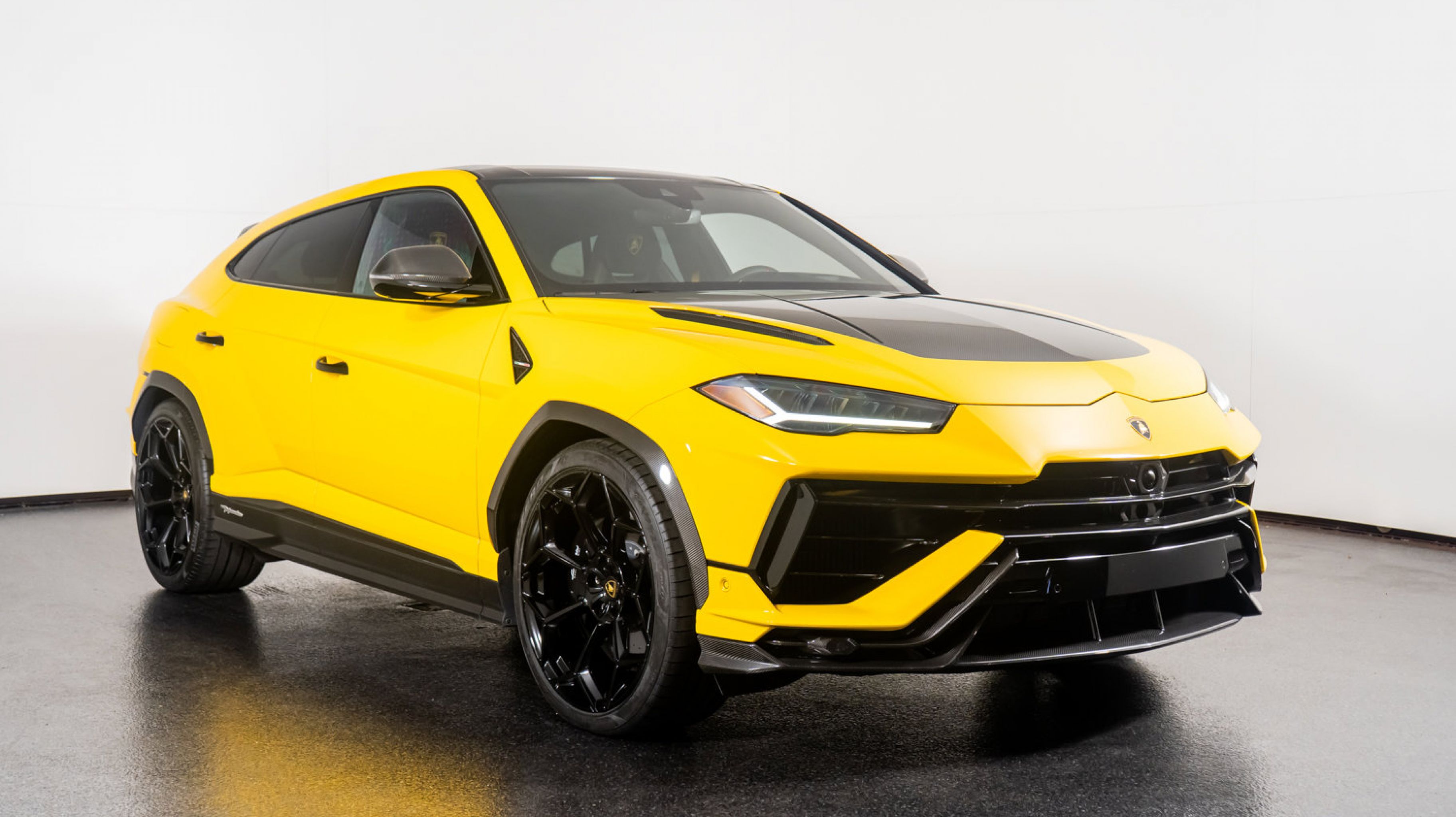2023 Lamborghini Urus Performante photo 4